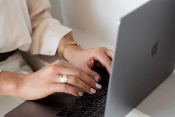 Logo designs file formats explained for business owners and creatives.