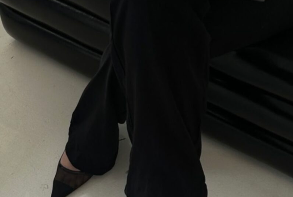 Woman working on laptop exploring advertising strategies and digital marketing metrics.